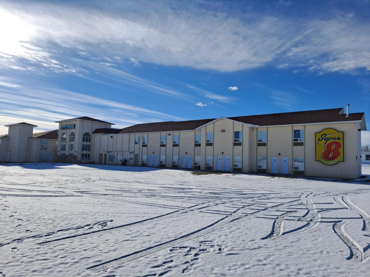 Super 8 By Wyndham Three Hills Ab Exterior foto
